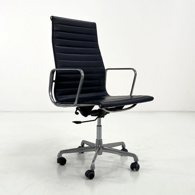 EA119 Desk Chair in Leather by Charles & Ray Eames for ICF, 1970s For Sale - Image 11 of 11