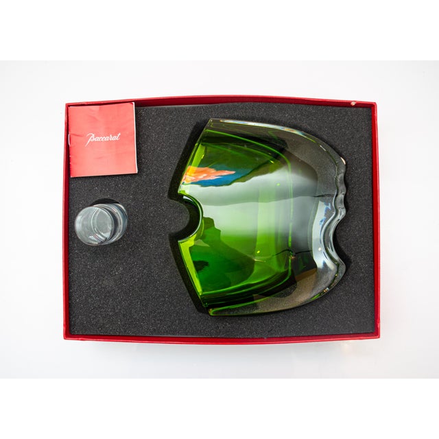 2000 - 2009 Baccarat 'Oceanie' Vase in Emerald Green and Clear For Sale - Image 5 of 5