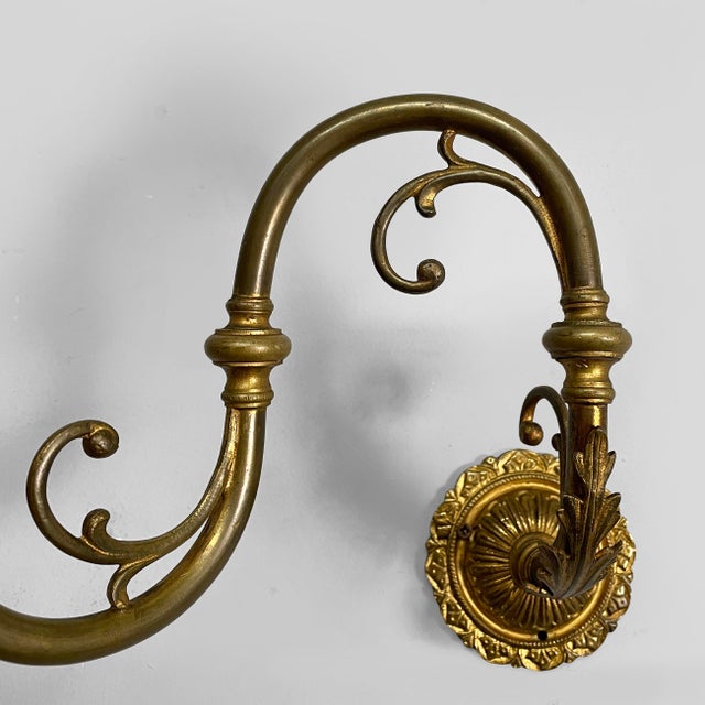 Italian Art Deco Flower-Shaped Wall Lamp in Brass and Glass, 1950s For Sale - Image 12 of 18