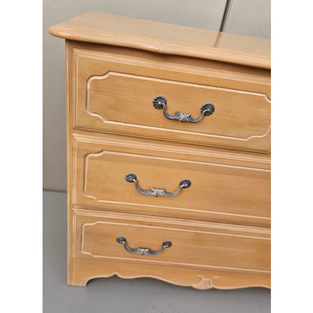 French Country 1990s Ethan Allen French Country Dresser Bachelors Chest of Drawers Console Bisque For Sale - Image 3 of 12