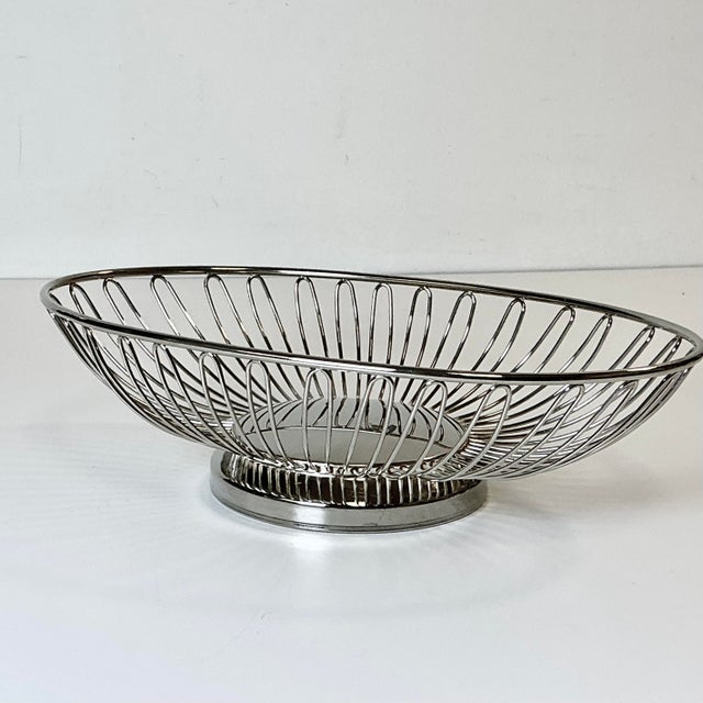 Mid-Century Modern 1970s Vintage Hollywood Regency Boho Chic Silverplate Wire Bread Basket Serving Dish For Sale - Image 3 of 11