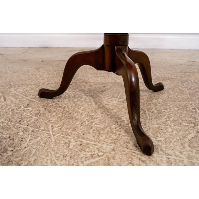 1960s Pair Kittinger Colonial Williamsburg Cw-20 Tilt Top Tables For Sale - Image 11 of 18