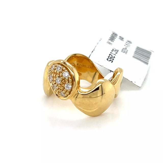 A brand new authentic ring by designer Marina B. from her Virgo collection. Crafted from 18k yellow gold with a high...