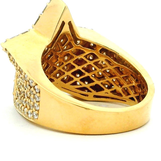 1990s Italian Diamond Star Cocktail Ring in 18k Yellow Gold, Size 7 For Sale - Image 9 of 17