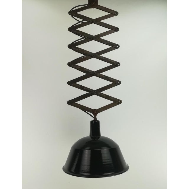 Newly electrified according to today's safety standards. Due to the scissor technology, the lamp is extendable from 50 cm...