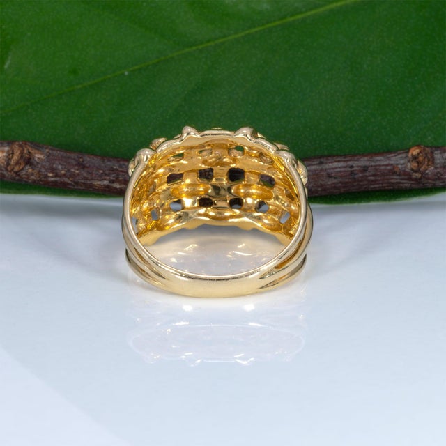 Gold Basket-Weave Estate Ring in Solid 14k Gold – Woven Gold Ring, Size 7 For Sale - Image 8 of 9