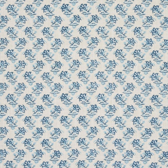 Schumacher Sample - Schumacher x Mark D. Sikes Oleander Indoor/Outdoor Fabric in Indigo For Sale - Image 4 of 4