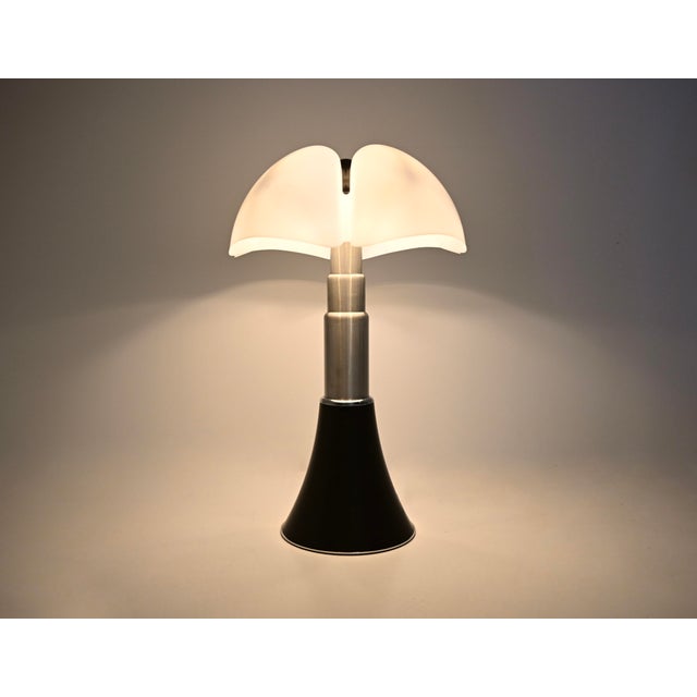 Martinelli Luce Black Pipistrello Table Lamp by Gae Aulenti for Martinelli Luce, 1990s For Sale - Image 4 of 16