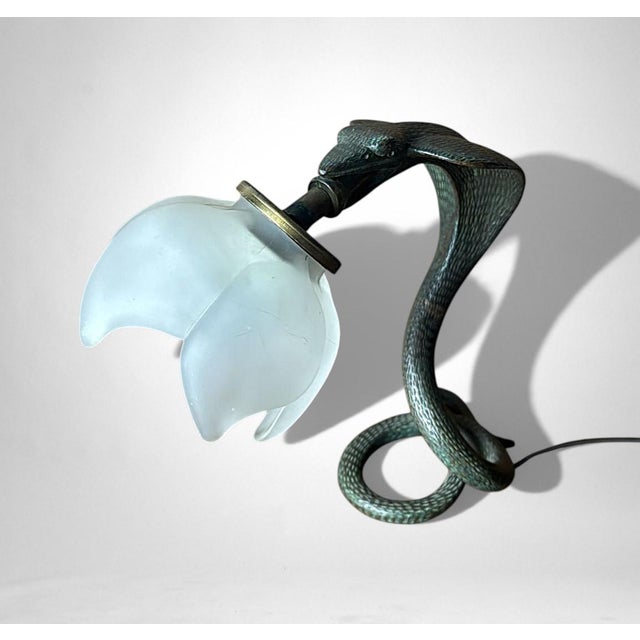 White Mid 20th Century Italian Art Deco Table Lamp in Metal and Frosted Glass For Sale - Image 8 of 18