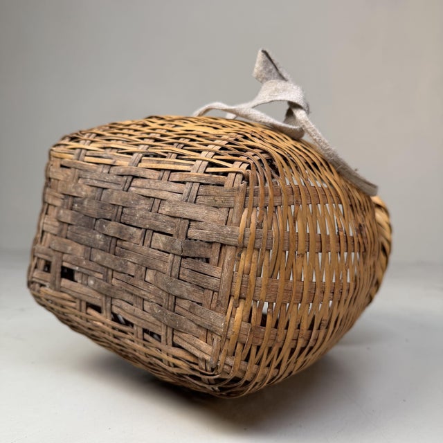 Light Yellow Japanese Handwoven Bamboo Basket, 1960s For Sale - Image 8 of 9