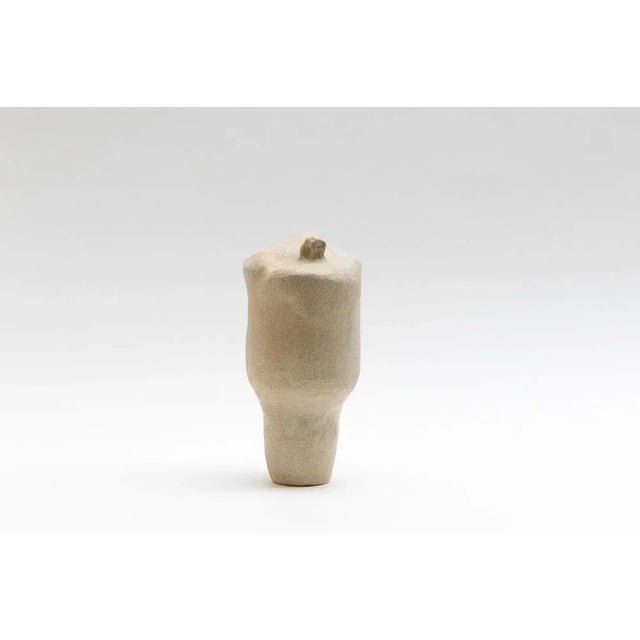 An3 Sculpture by Eglė Šimkus Unique Piece. Dimensions: D 13 x H 23 cm. Materials: Clay.