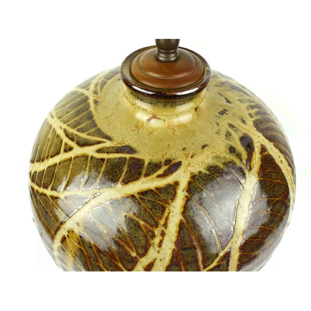 Brown Mid 20th Century Mid Century Modern Studio Pottery Leaf Sgraffito Table Lamp With Wooden Base For Sale - Image 8 of 11