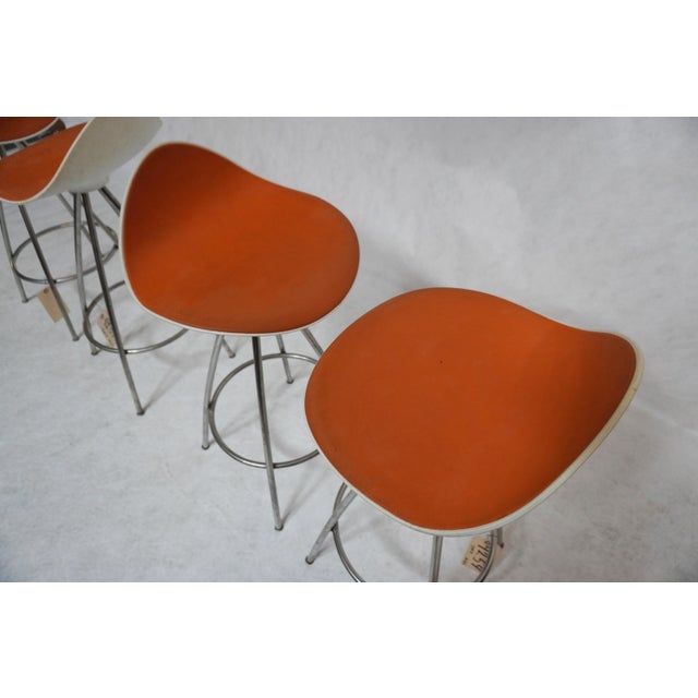 Onda Swivel Kitchen Stools by Jesús Gasca for Stua in Orange - Pair For Sale - Image 13 of 17