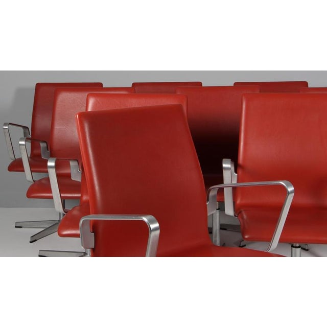 Oxford Armchair in Red-Brown Leather attributed to Arne Jacobsen for Fritz Hansen, 2010s For Sale - Image 3 of 10