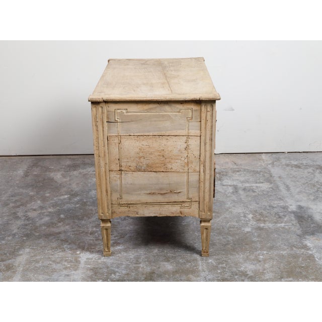 Italian Neoclassical 18th Century Bleached Walnut Commode with Fluted Side Posts For Sale - Image 12 of 12