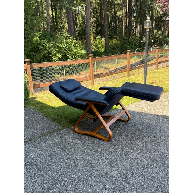 1990s Vintage Nepsco Backsaver Bentwood Frame Reclining Chair With Blue Leather Upholstery Relax the Back For Sale - Image 5 of 11