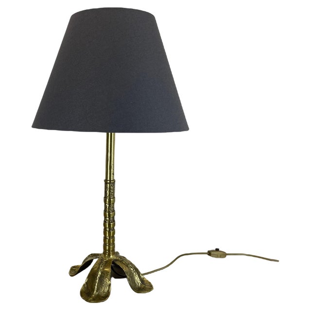Hollywood Regency Brutalist Floral Brass Table Light, Italy, 1970s For Sale