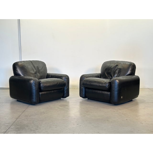 Piumotto Armchairs in Black Leather by Arrigo Arrigoni for Busnelli, 1970s, Set of 2 For Sale - Image 15 of 15