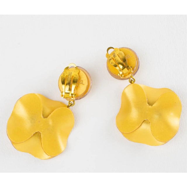 2000 - 2009 Cilea Paris Dangle Resin Clip Earrings Yellow Poppy Flower For Sale - Image 5 of 8