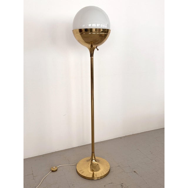 Brass and Glass Globe Floor Lamp from Vereinigte Werkstätten München, 1970s For Sale - Image 13 of 18