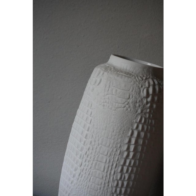 1960s Vintage German Vase in Biscuit Porcelain from AK Kaiser, 1960s For Sale - Image 5 of 13