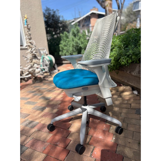 2000 - 2009 Herman Miller Sayl Chair Berry Blue For Sale - Image 5 of 12