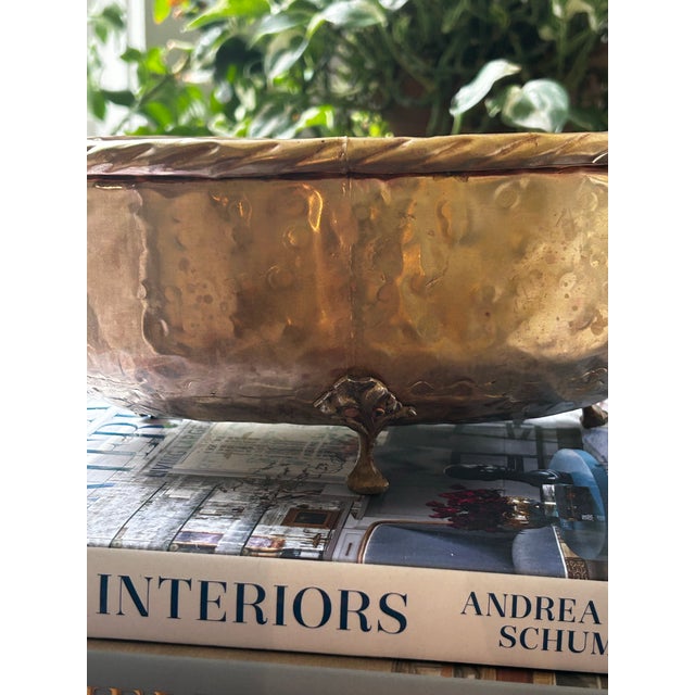 Vintage Hammered Brass Cachepot Planter With Paw Feet and Decorative Handles For Sale In New Orleans - Image 6 of 11