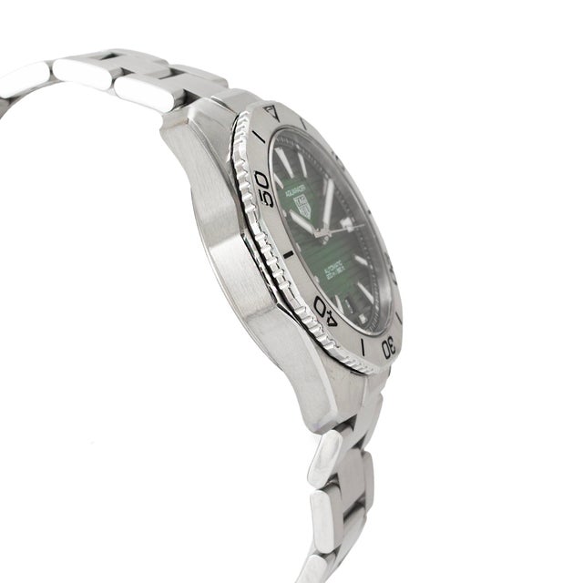 Modern Tag Heuer Aquaracer 40mm wbp2115.ba0627 Green Dial Steel Automatic Watch For Sale - Image 3 of 10