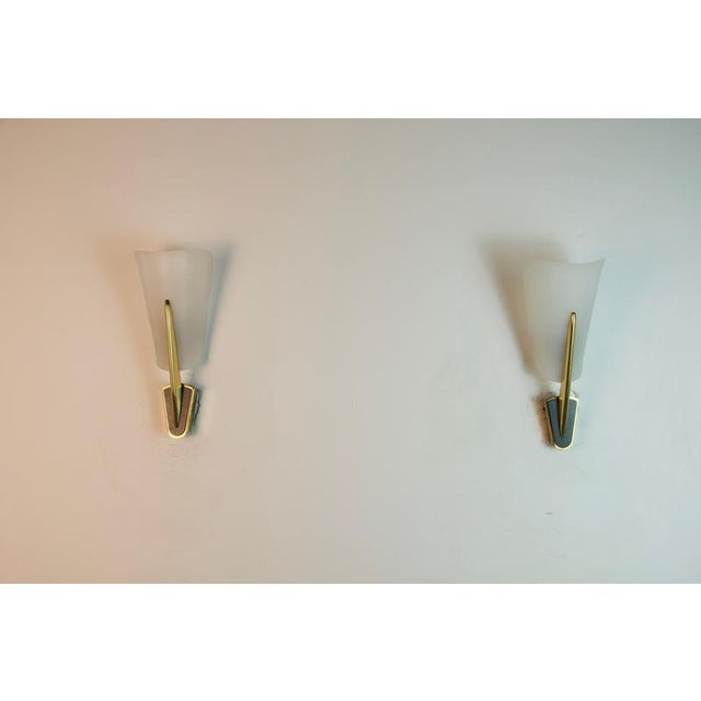 Mid-Century Brass and Acrylic Glass Wall Lamps, Italy, 1960s, Set of 2 For Sale - Image 4 of 11