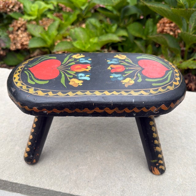 1950s 1950s Hand Painted Scandinavian Style Wooden Folk Art Footstool With Heart and Floral Decoration For Sale - Image 5 of 9