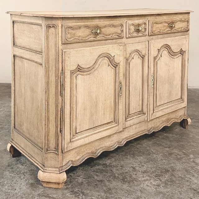 Late 18th Century 18th Century Country French Louis XIV Style Buffet in Stripped Oak For Sale - Image 5 of 18