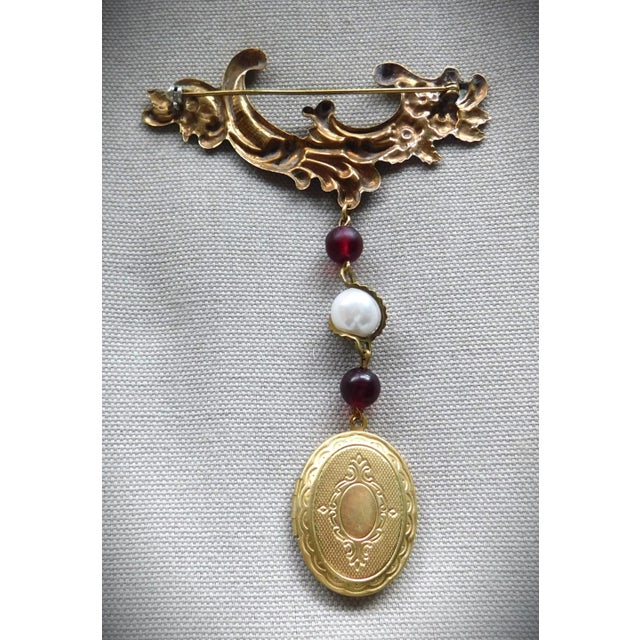 Metal Vintage Classic English Gold Brooch Pin and Etched Oval Locket, Hanging Wine & Wired Pearl Chain For Sale - Image 7 of 13