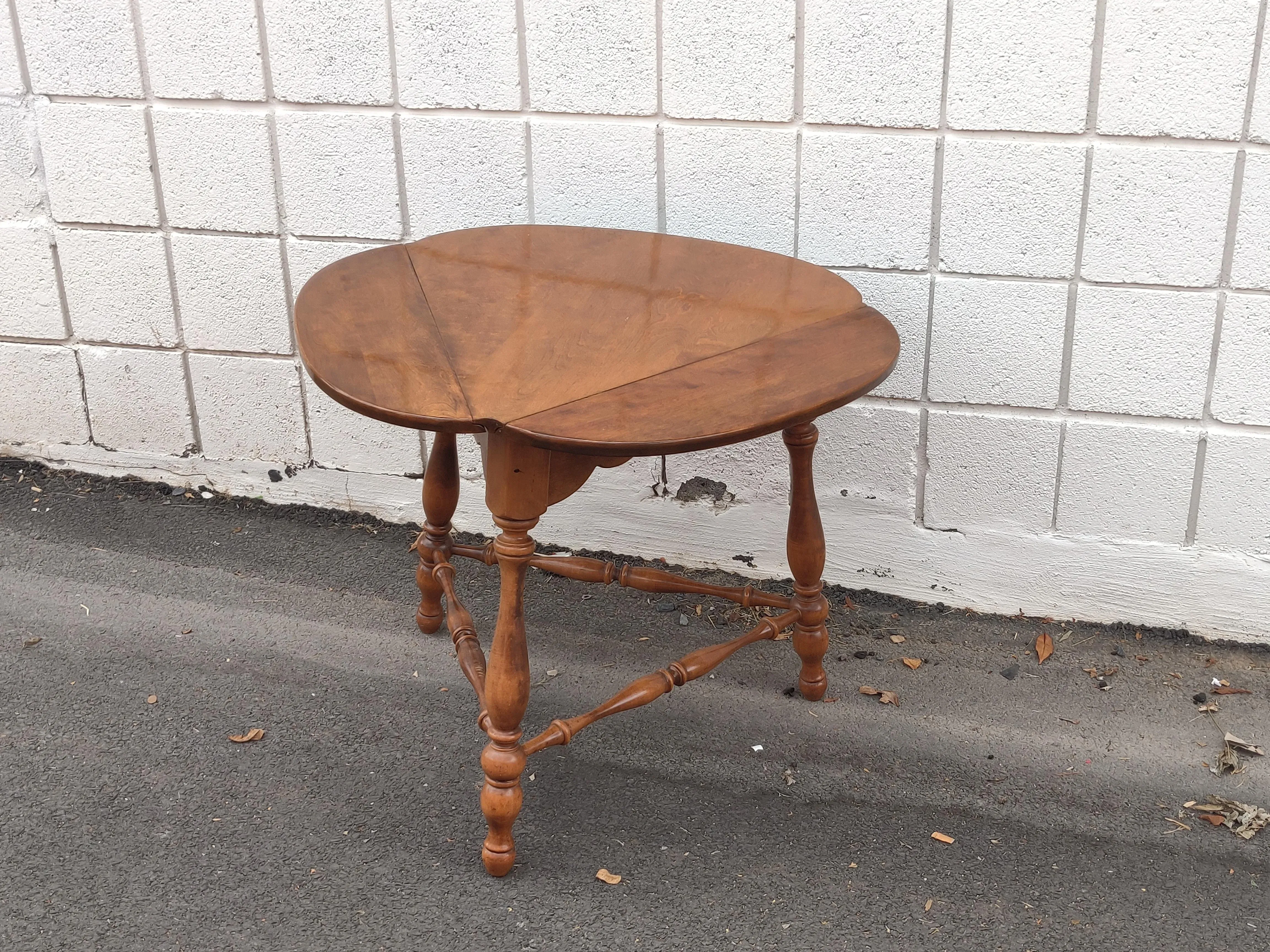 Ethan Allen Solid Maple Brown Drop Leaf Clover Shape Accent Side
