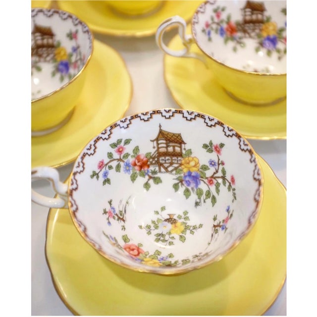 Chinoiserie 1930s Yellow Aynsely England Pagoda Pattern Tea Cups & Saucers Set- 16 Pieces For Sale - Image 3 of 12