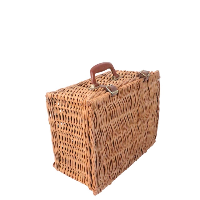 Vintage Wicker Hinged Picnic Basket For Sale In New York - Image 6 of 8