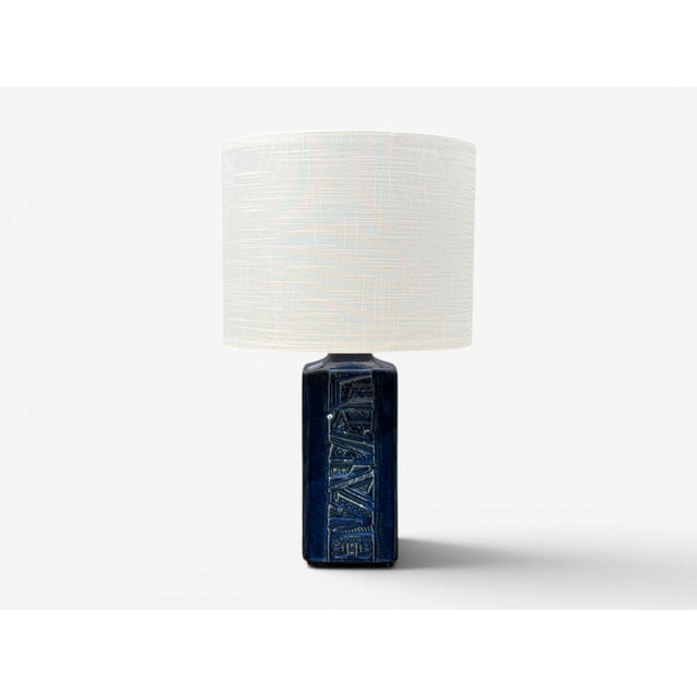 Desiree Stentöj, Danish Mid-Century Modern, Blue Glazed Stoneware, Large Table Lamp, Denmark, 1970s A tall model '2014'...