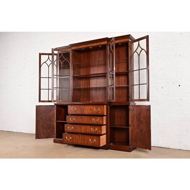 Henkel Harris Georgian Carved Mahogany Lighted Breakfront Bookcase Cabinet For Sale In South Bend - Image 6 of 18