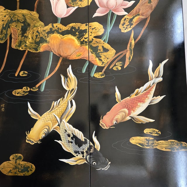 Asian Mid 20th Century Two Panel Black Lacquered Koi Fish Lotus Flower With Dragon Fly Artist Signed For Sale - Image 3 of 15
