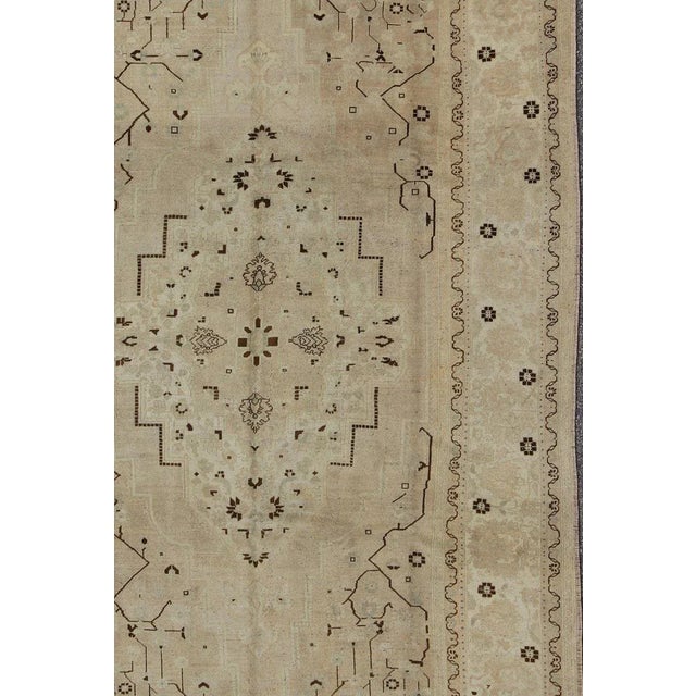 Textile Vintage Turkish Rug in Neutral Tones in Taupe and Brown Highlights For Sale - Image 7 of 9