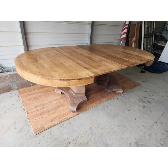 1900 - 1909 Antique Hoffmann & Co. Expanding Oak Pedestal Dining Table – Early 1900s For Sale - Image 5 of 13