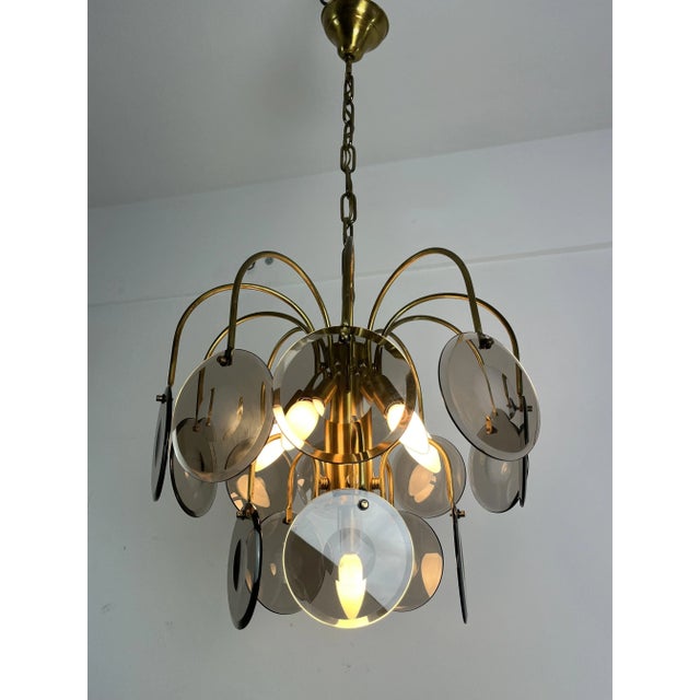 Murano glass and brass chandelier, Vistosi design, 6 lights, 1970s. Intact and in good condition. E14 lamps. Diameter 45...