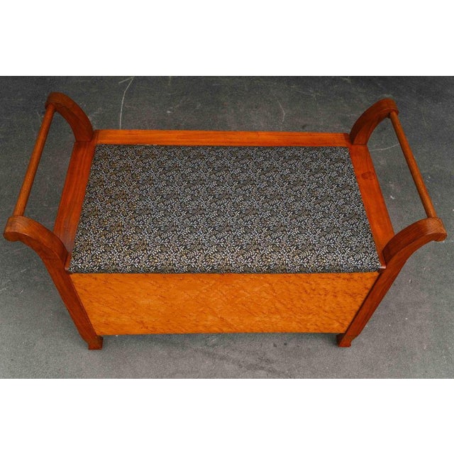 Art Nouveau Chest Bench in Cherry Wood and Bird's-Eye Maple, 20th Century For Sale - Image 15 of 18