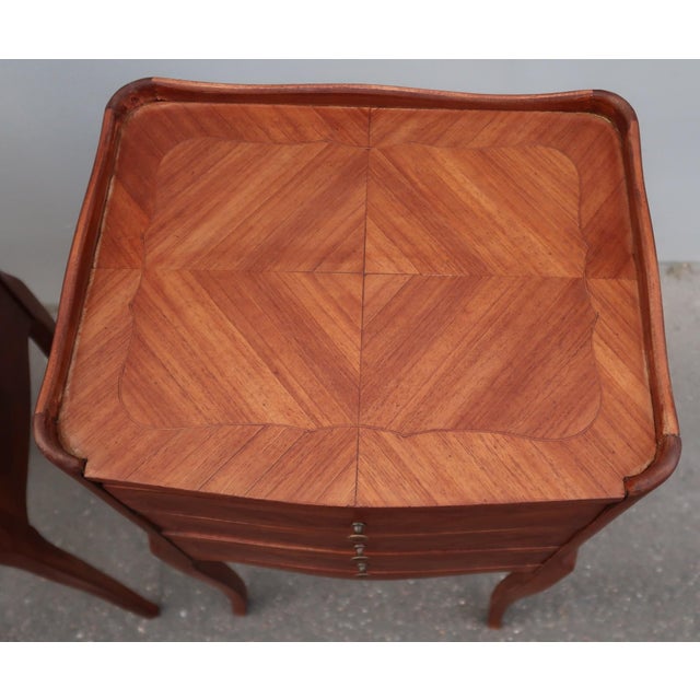 1920s Pair of French Louis XV Style Rosewood Side Tables Nightstands For Sale In Los Angeles - Image 6 of 13