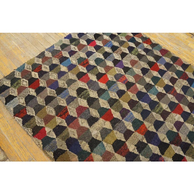 1930s 1930s Multicolor Hexagonal Geometric Antique American Hooked Rug 4'2'' X 5'4'' Handwoven Wool Carpet For Sale - Image 5 of 9