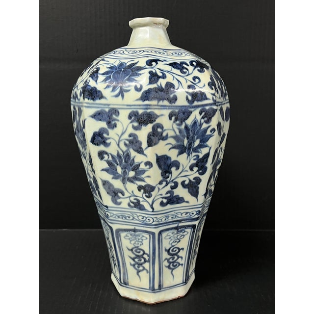 Late 20th Century Chinese Art Porcelain Blue and White Mei Ping Shape Vase With Floral Design For Sale - Image 10 of 10