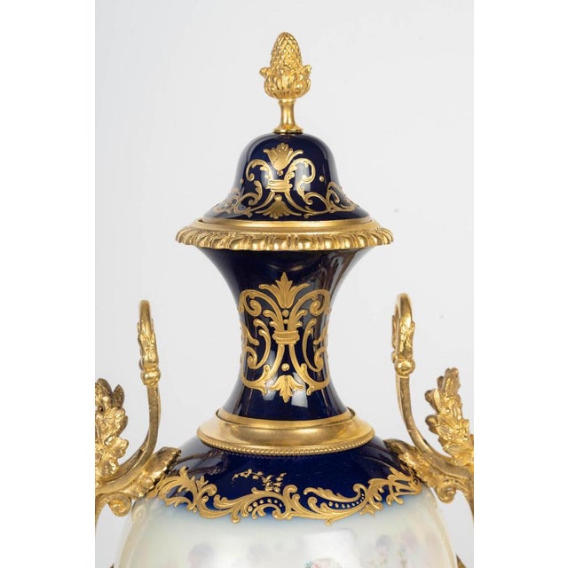 19th Century Napoleon III Covered Vases in Sèvres Porcelain, Set of 2 For Sale - Image 3 of 12