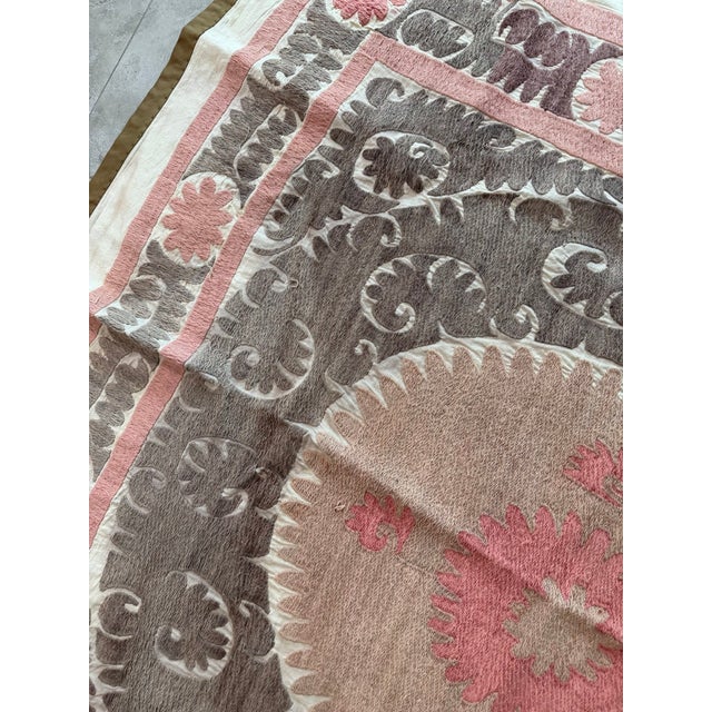 1960s Brown Pink Cotton Suzani Wall Hanging With Medallion For Sale - Image 5 of 10