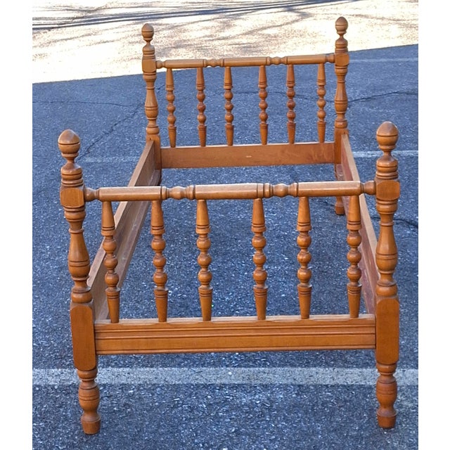 Mid 20th Century Mid 20th Century Early American Style Bobbin Maple Day Bed For Sale - Image 5 of 7