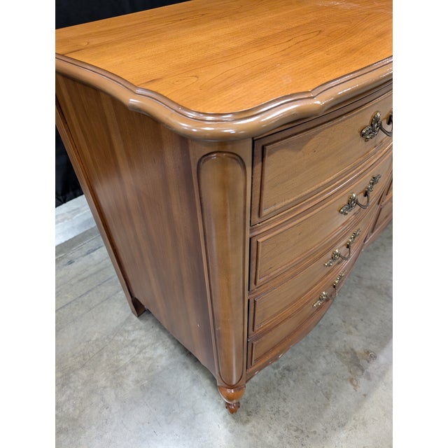 Late 20th Century Dixie Furniture Company Vintage French Provincial Nine-Drawer Wood Dresser For Sale In Seattle - Image 6 of 16
