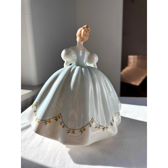Royal Doulton Late 20th Century Royal Doulton Figurine ~ “First Dance” ~ Hn 2803 For Sale - Image 4 of 12